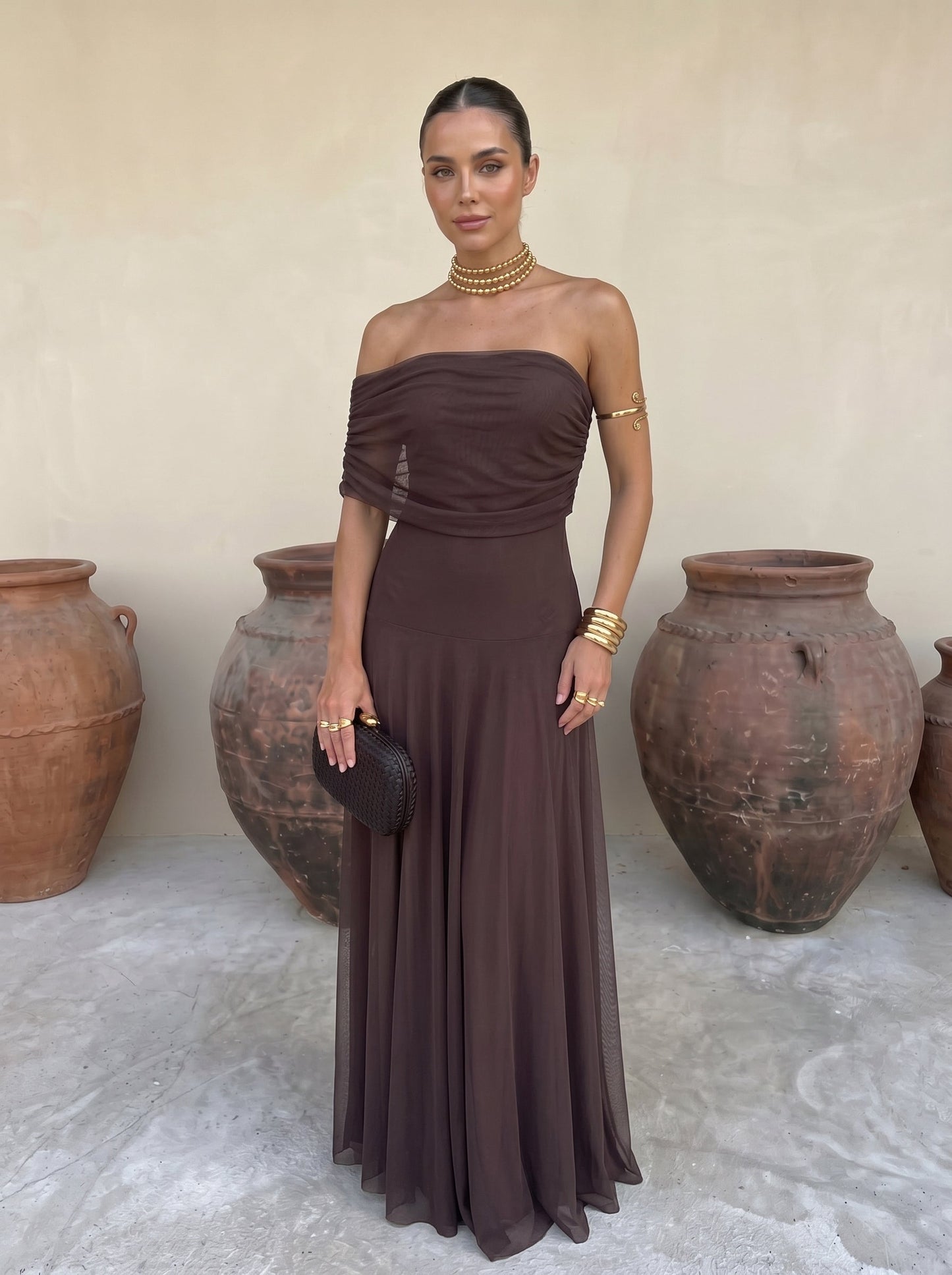 https://cdn.shopify.com/s/files/1/0979/1779/6693/files/ponle_el_vestido_de_la_202605120116.jpg?v=1778541516