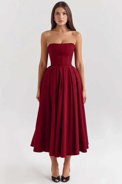 Vestido bustier Celeste de Veska con detalles elegantes y ajustados, muestra su diseño en esta imagen.