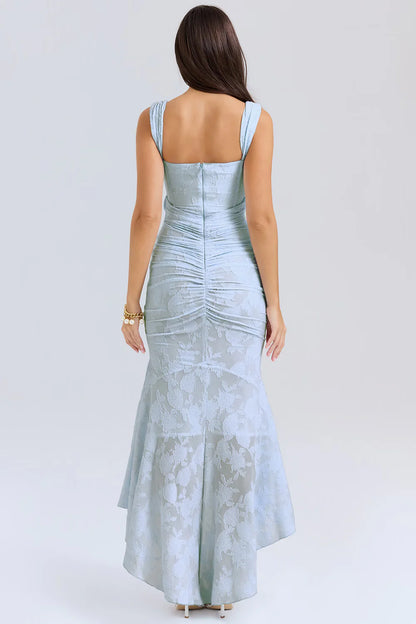Vestido bustier de la marca Veska, vestido ajustado y elegante con detalles en la parte superior, en color negro.