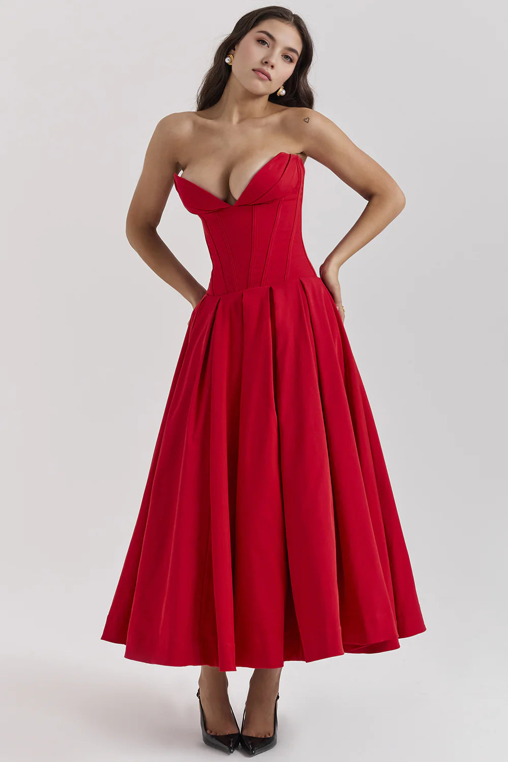 Vestido modelador Samara de Veska, con diseño ajustado y cómodo, en color negro, visible en la imagen.