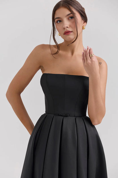 Vestido bustier CELESTE de Veska, diseño ajustado y elegante en color azul, con detalles de tela y escote en forma de corazón.