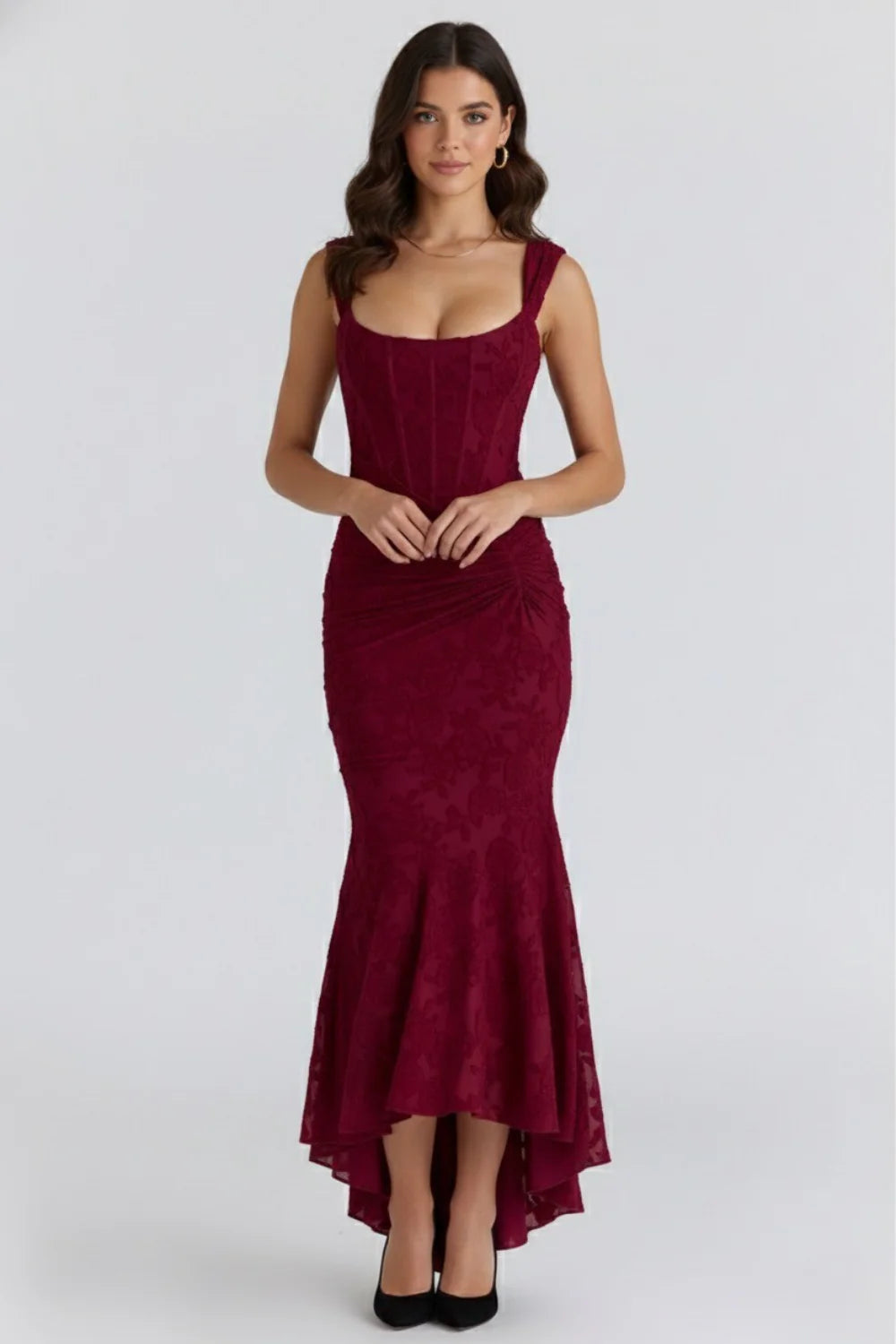 Vestido bustier Veska AINHOA de color negro con detalles de encaje y ajuste ceñido en la parte superior.