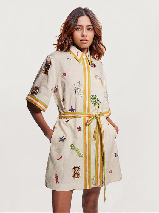 MINI VESTIDO CON ESTAMPADO GRÁFICO VINTAGE Y CINTURÓN PARA ATAR - Veska 