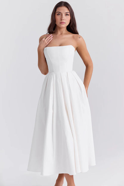 Vestido bustier azul celeste de Veska, con detalles elegantes y ajustados en la parte superior, para ocasiones especiales.