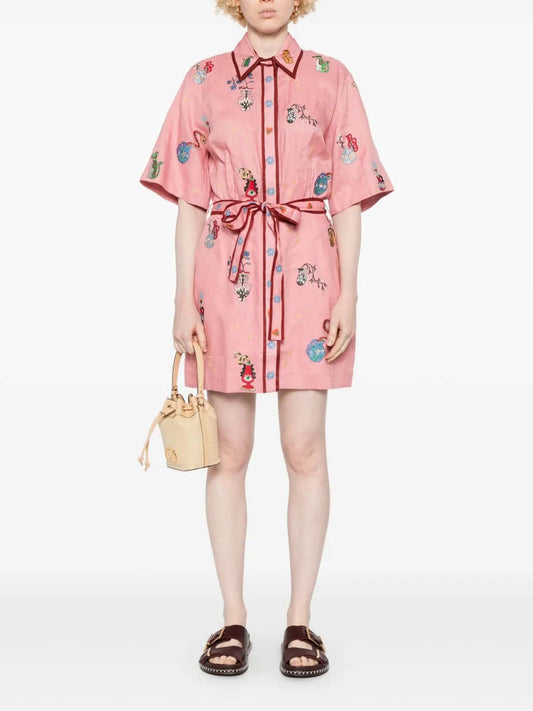 MINI VESTIDO CAMISERO BORDADO CON MOTIVOS BOTÁNICOS EN COLOR ROSA - Veska 