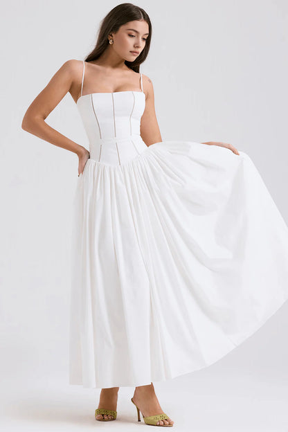 Vestido modelador MARINELLA de Veska, en color negro, mostrando su ajuste ceñido y diseño elegante en la imagen.