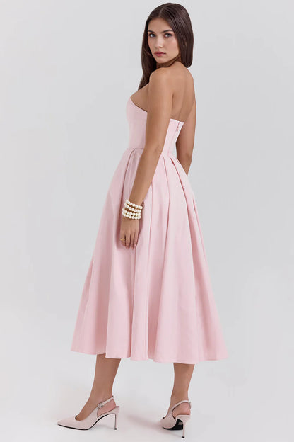 Vestido bustier Celeste de Veska con diseño ajustado y detalles elegantes, ideal para ocasiones especiales.