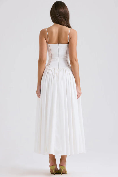 Vestido modelador de la marca Veska, MARINELLA, en color negro, con diseño ajustado y detalles que realzan la figura femenina.