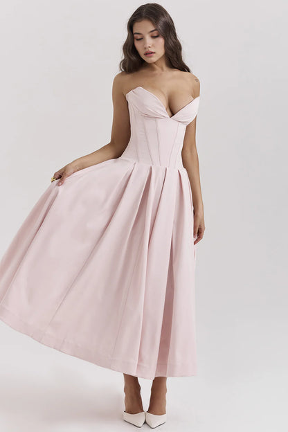 Vestido modelador Veska Samara, ajustado y cómodo, en color negro, muestra un diseño que realza la figura femenina.