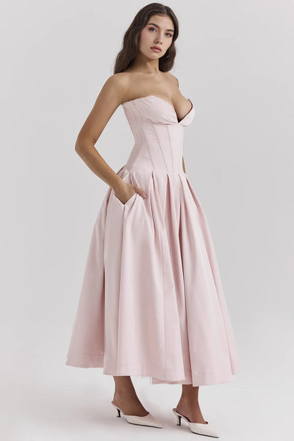 Vestido modelador Veska Samara en color negro, con diseño ajustado y detalles que realzan la figura femenina.