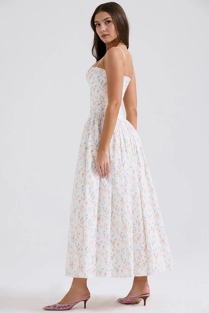 Vestido modelador MARINELLA de Veska, en color negro, con diseño ajustado y detalles que realzan la figura.