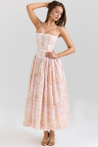 Vestido modelador MARINELLA de Veska, con diseño ajustado y detalles que realzan la figura, en color negro.