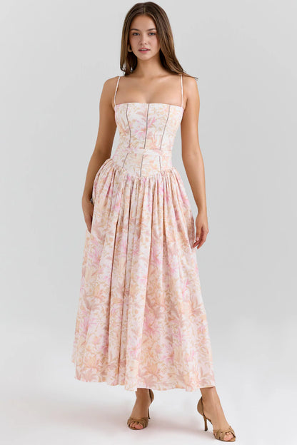 Vestido modelador MARINELLA de Veska, en color negro, con diseño ajustado y detalles que realzan la figura femenina.
