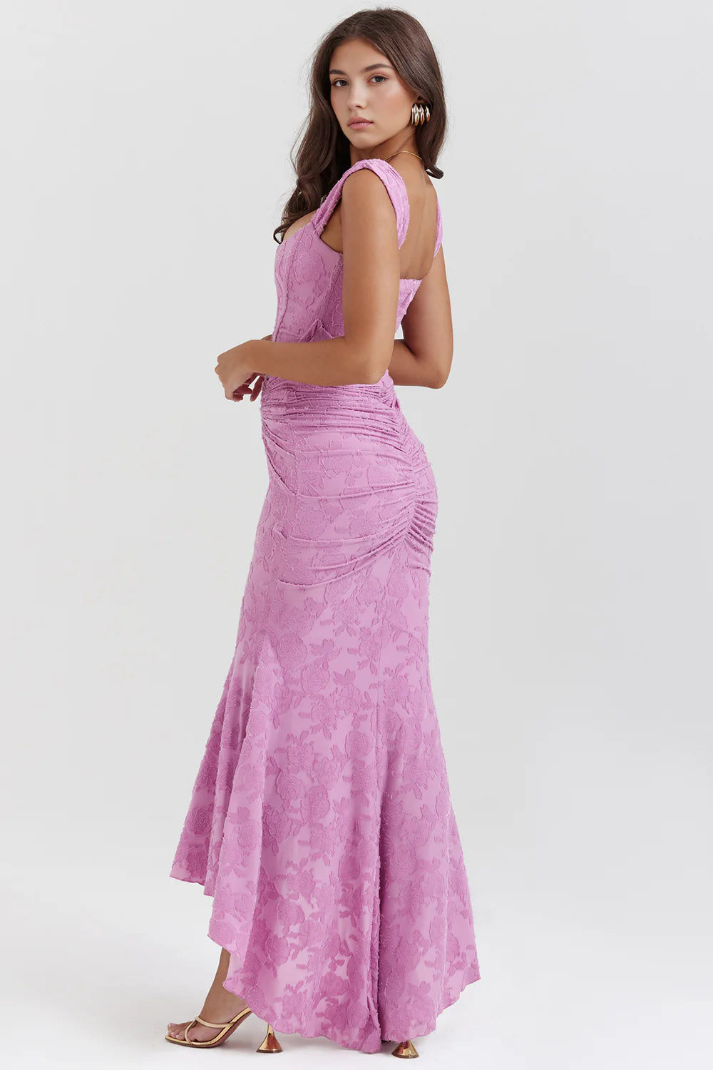Vestido bustier Veska Ainhoa con diseño ajustado y detalles elegantes, ideal para ocasiones especiales.