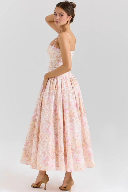 Vestido modelador MARINELLA de Veska, con diseño ajustado y detalles que realzan la figura, en color negro.