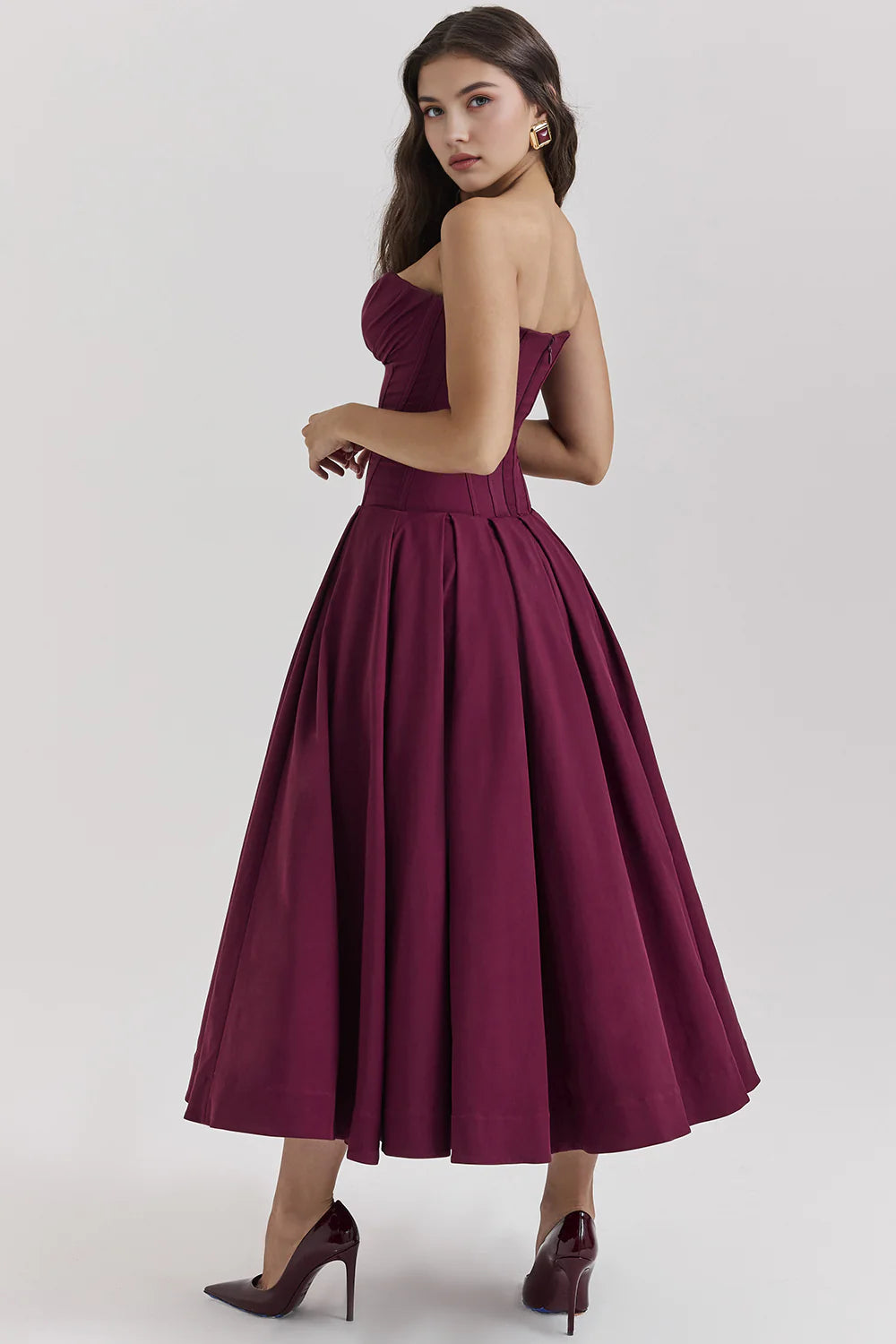 Vestido modelador Samara de Veska, ajustado y cómodo, con diseño elegante y tela flexible para moldear la figura.