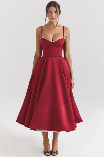 Vestido midi de Chloe por Veska, con diseño elegante y detalles en el tejido, mostrado en la imagen.