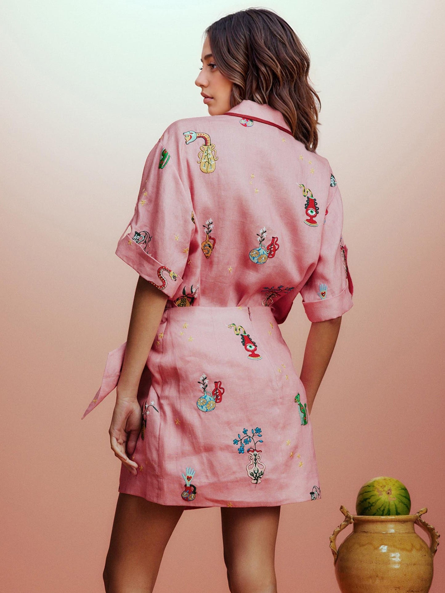 CONJUNTO DE DOS PIEZAS BORDADO CON MOTIVOS FLORALES ROSAS - Veska 