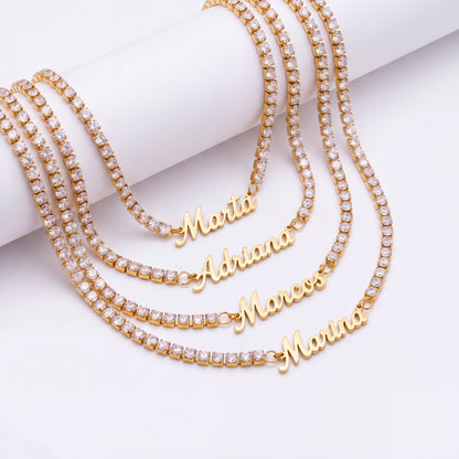 Collar de tenis personalizado de Veska con nombre grabado, en plata brillante, con diseño elegante y ajustable.