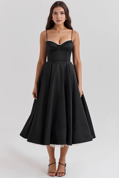 Vestido midi de la marca Veska, diseño elegante de Chloe con detalles en tela suave y corte femenino, visible en la imagen.