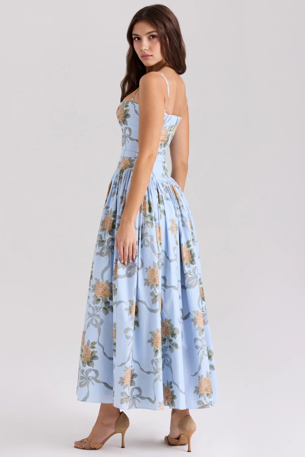 Vestido modelador MARINELLA de Veska, ajustado y cómodo, con diseño elegante y detalles que realzan la figura femenina.