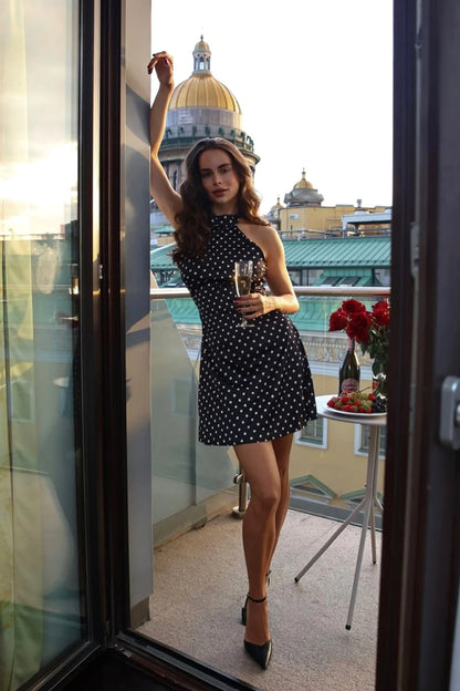 Vestido de lunares Veska Eliza, vestido de mujer con diseño de lunares blancos y negros, estilo elegante y cómodo.