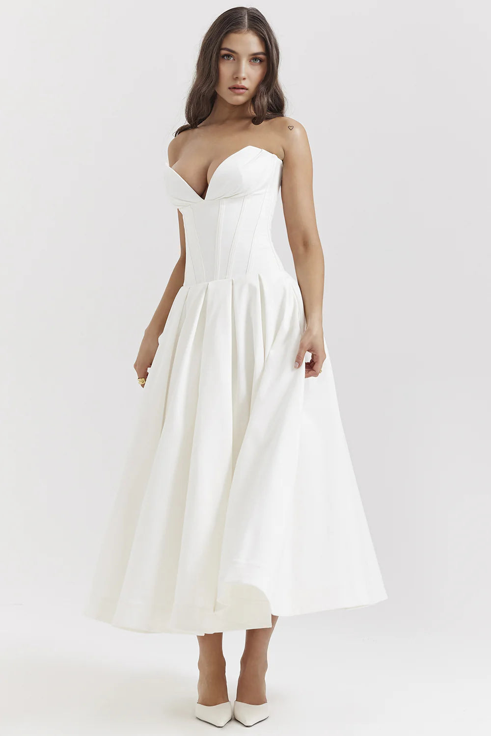 Vestido modelador Veska Samara, ajustado y cómodo, con diseño elegante y tela suave, visible en la imagen.