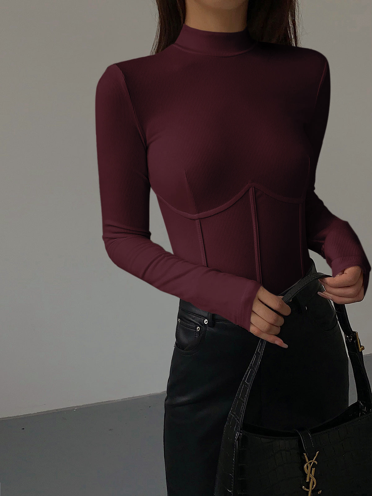 CAMISETA CUELLO ALTO Y RIBETE - Veska 
