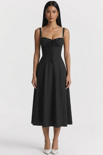 Vestido bustier de EVA de la marca Veska, en color negro, con diseño ajustado y detalles elegantes en la parte superior.