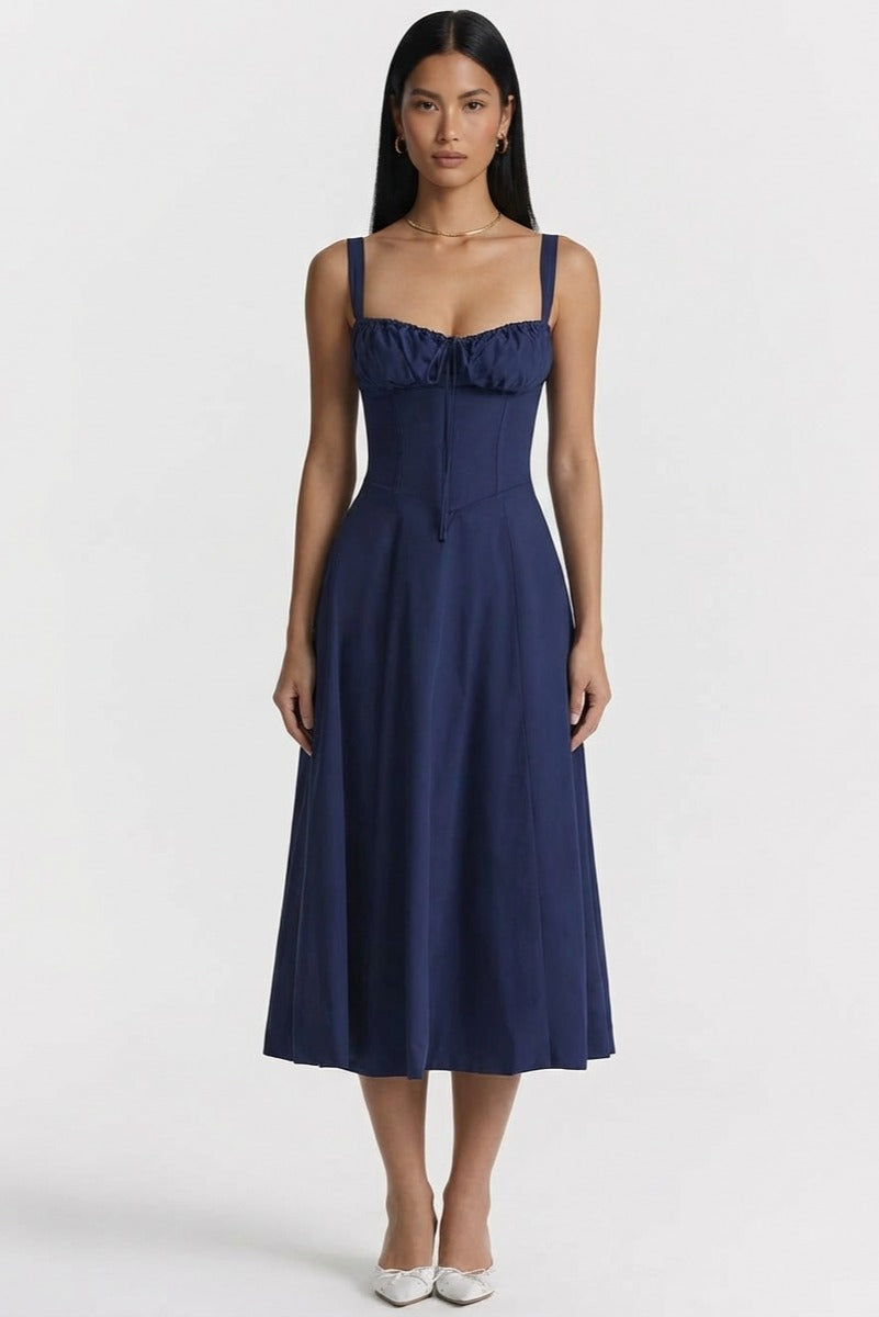 Vestido bustier de EVA en Veska, con diseño ajustado y elegante, mostrando el vestido en color negro y detalles de moda.