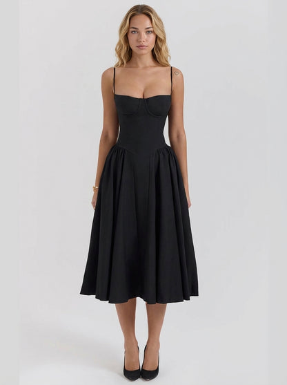 Vestido bustier ANNIE de Veska en color negro, con diseño ajustado y detalles elegantes, mostrando el estilo del vestido en la imagen.