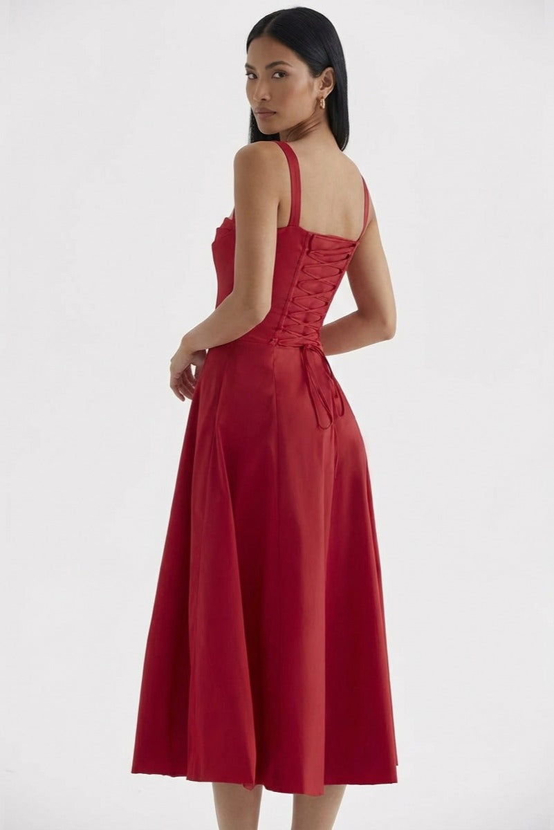 Vestido bustier de EVA de la marca Veska con diseño ajustado y elegante, en color negro, sobre un fondo neutro.