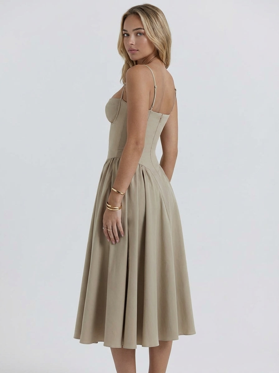 Vestido bustier Veska Annie en color negro con detalles de encaje y tirantes finos, vista frontal del modelo.
