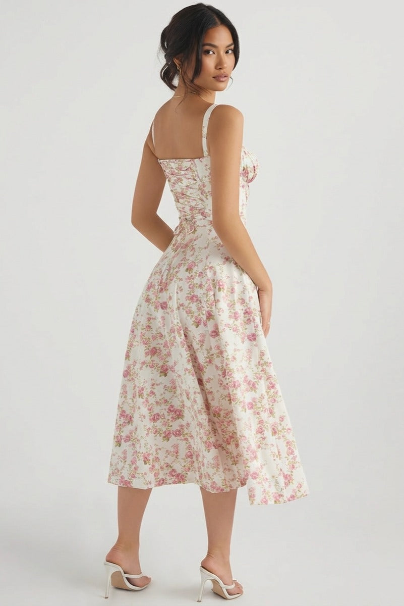 Vestido bustier EVA de Veska en color negro, con diseño ajustado y detalles elegantes para ocasiones especiales.