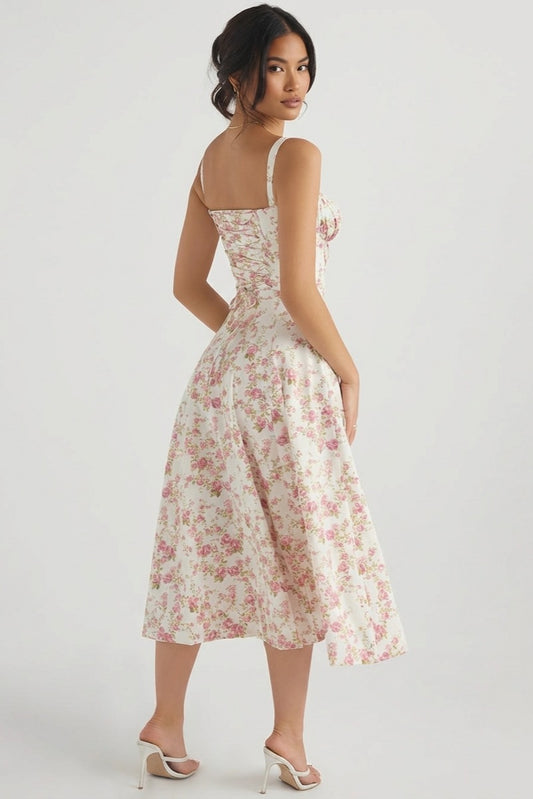 Vestido bustier EVA de Veska en color negro, con diseño ajustado y detalles elegantes para ocasiones especiales.