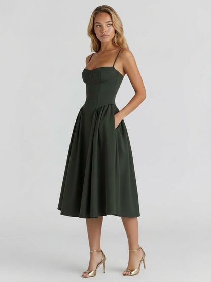 Vestido bustier Veska Annie en color negro, con diseño ajustado y detalles elegantes para ocasiones especiales.