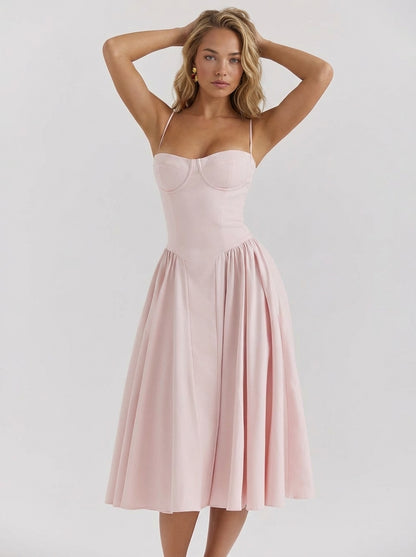 Vestido bustier Annie de Veska en color oscuro, con diseño ajustado y detalles elegantes, mostrado en la imagen.