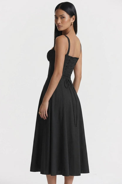 Vestido bustier EVA de Veska, diseño ajustado y elegante en color negro, con detalles de encaje y tirantes finos.