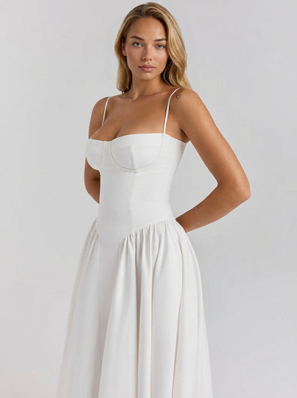 Vestido bustier Annie de Veska en color negro, con diseño ajustado y detalles elegantes, en la imagen 202604071101_25.