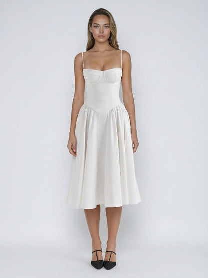 Vestido bustier Annie de Veska en color negro, con diseño ajustado y detalles elegantes, en la imagen 202604071101_28.jpg.