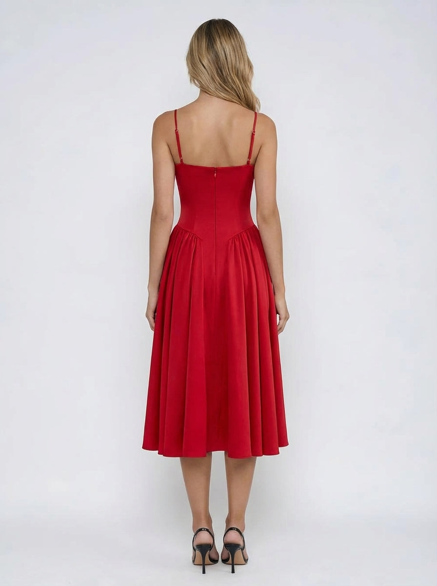 Vestido bustier Annie de Veska en color negro, con diseño ajustado y detalles elegantes, en una imagen de modelo.