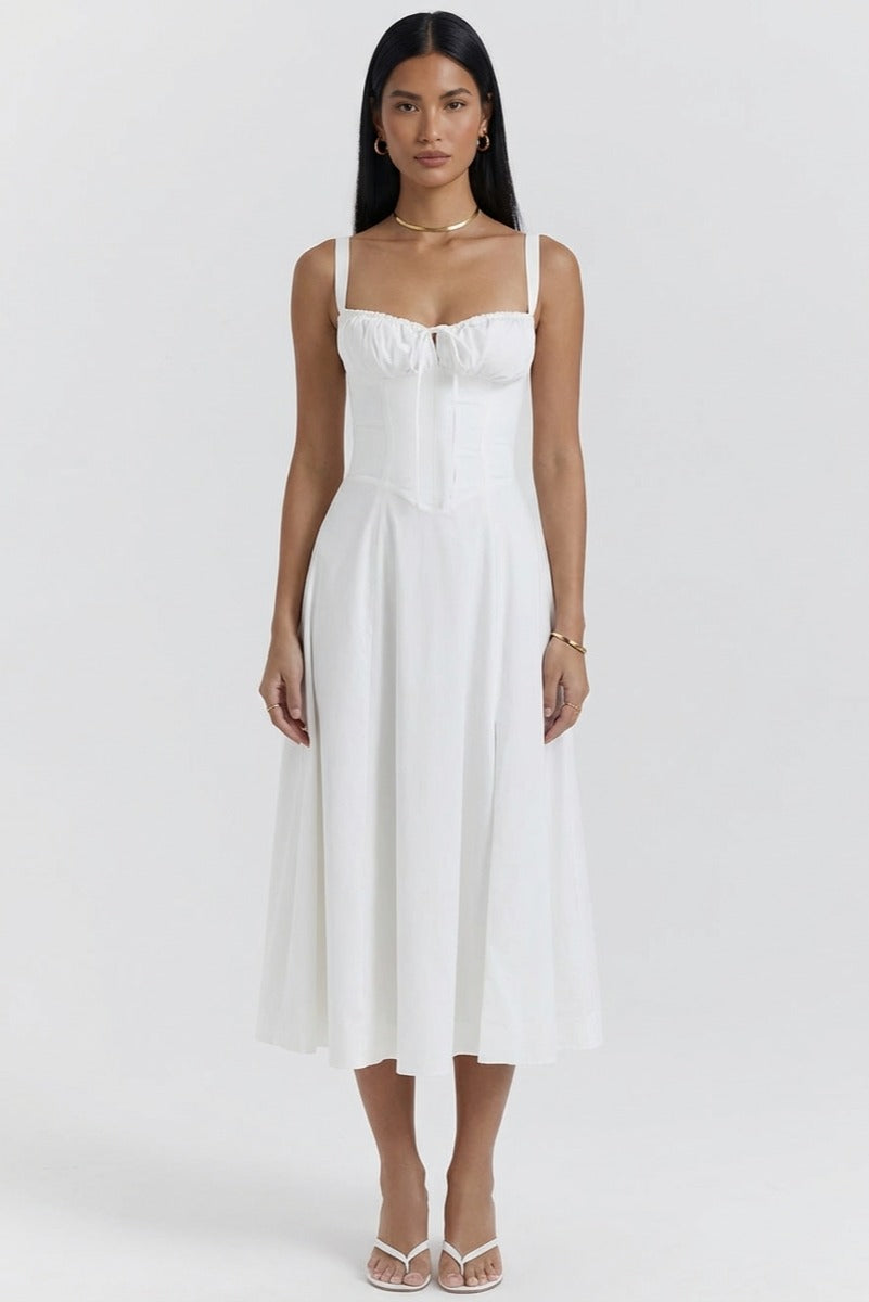 Vestido bustier EVA de Veska, diseño ajustado y moderno en color negro, con detalles en la parte superior y espalda.
