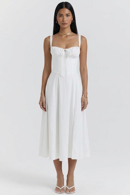 Vestido bustier EVA de Veska, diseño ajustado y moderno en color negro, con detalles en la parte superior y espalda.