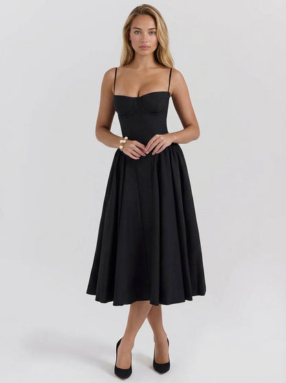 Vestido bustier Annie de Veska en color negro, con diseño ajustado y detalles elegantes, para ocasiones especiales.