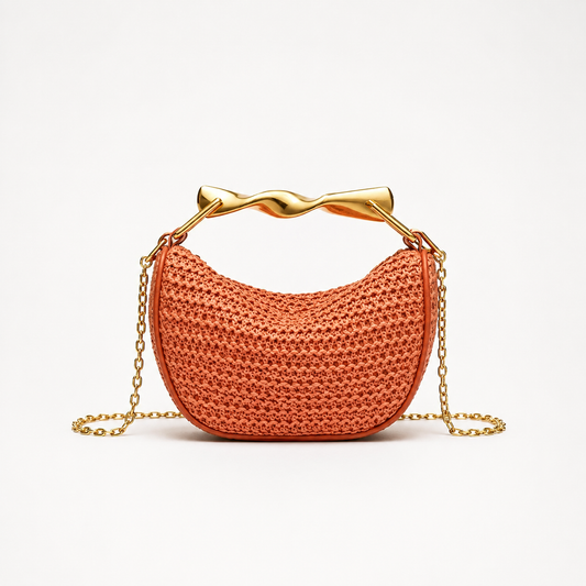 Bolso trenzado Veska con asa metálica, diseño elegante y detalles en cuerda, ideal para ocasiones casuales y elegantes.
