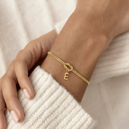 Bransoletka z literą "Knot" - Veska 