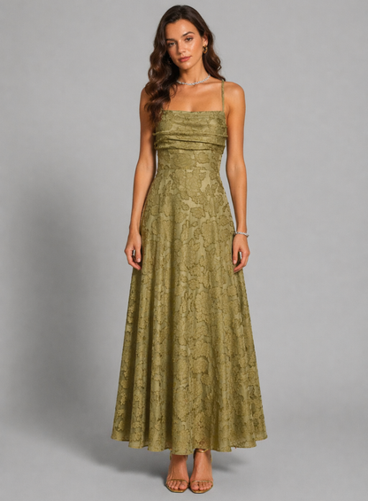 Vestido VESKA de gala de silueta en A confeccionado en exquisito tejido de Jacquard rígido.