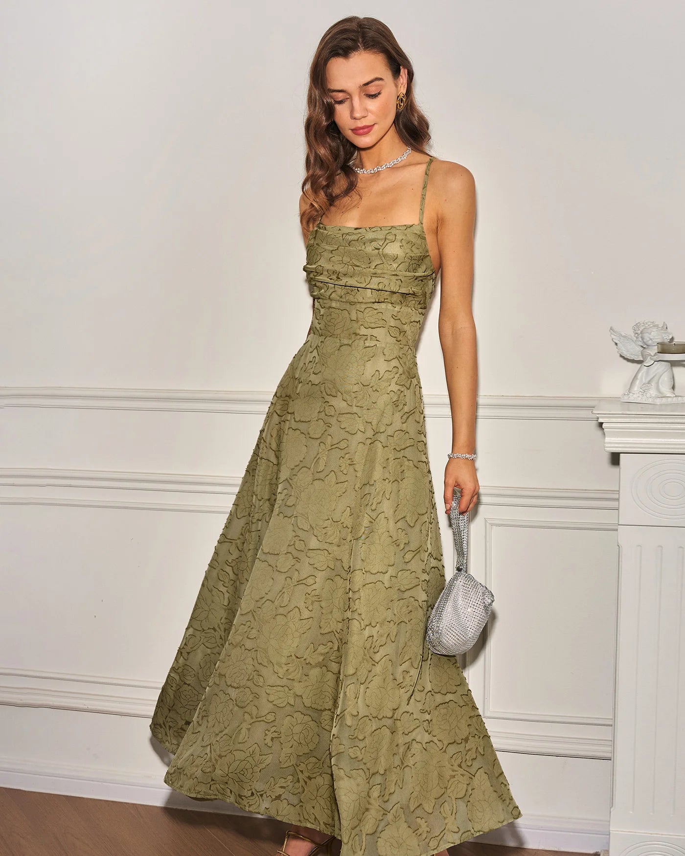 Vestido VESKA de gala de silueta en A confeccionado en exquisito tejido de Jacquard rígido.