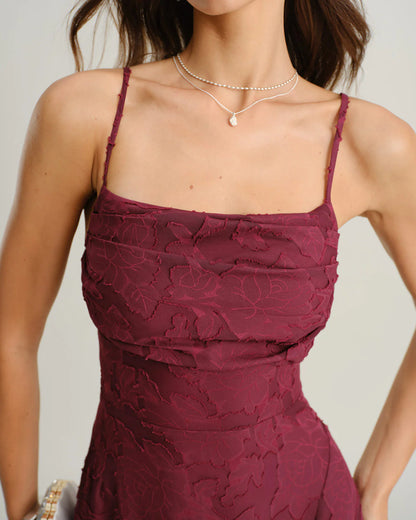 Vestido VESKA de gala de silueta en A confeccionado en exquisito tejido de Jacquard rígido.