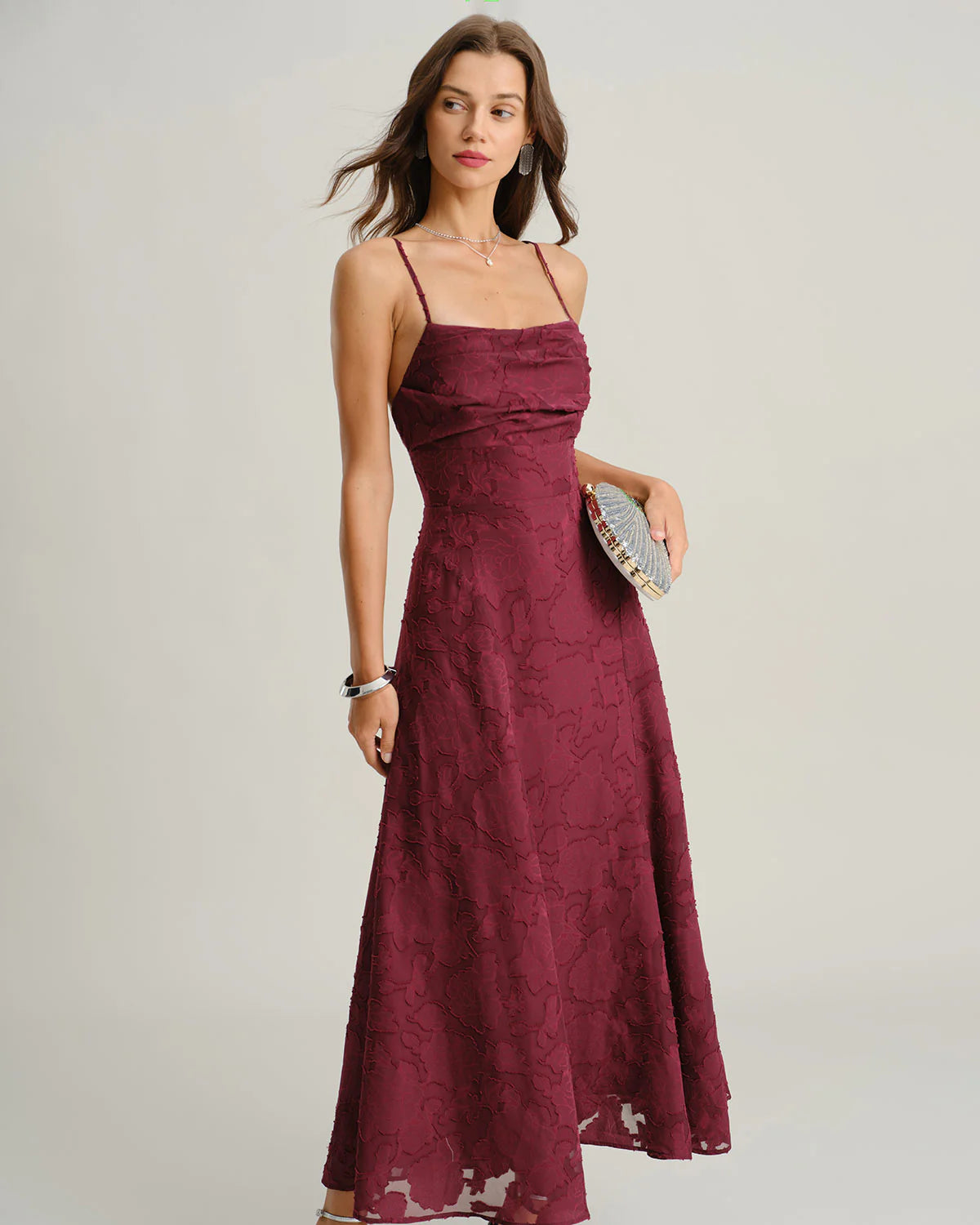 Vestido VESKA de gala de silueta en A confeccionado en exquisito tejido de Jacquard rígido.